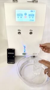 水素吸入器を選ぶ際、最も重要な「発生量」を自宅で簡単にセルフ測定する方法(水置換法)を解説!MAKE MEDICAL「H2メディカルパワー®」を例に、洗面器とペットボトルでできる具体的な手順や、なぜ発生量が重要なのかを徹底解説します。 3 Method for measuring the amount of hydrogen and oxygen generated│水素吸入器│測定方法 Method for measuring the amount of hydrogen and oxygen generated│水素吸入器│測定方法